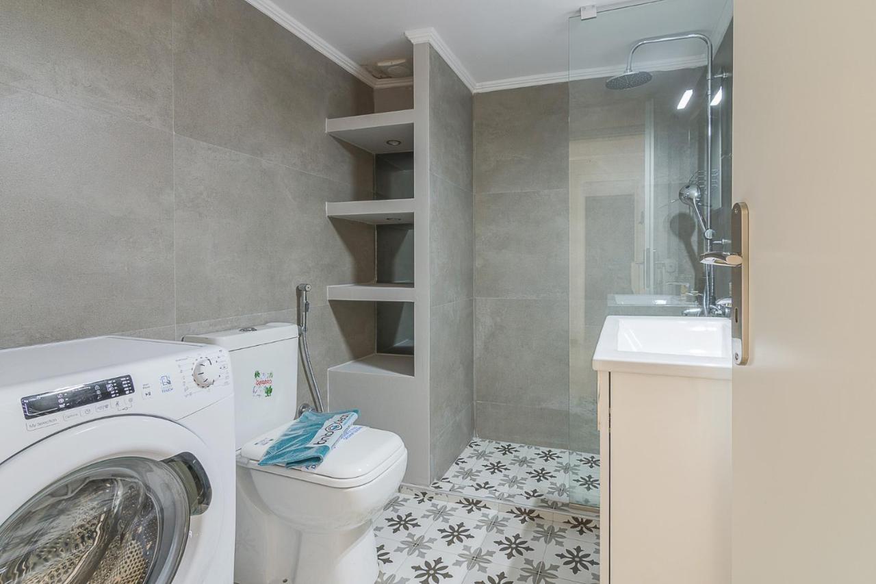 A Modern 2-Bedroom Apartment Near Areios Pagos เอเธนส์ ภายนอก รูปภาพ