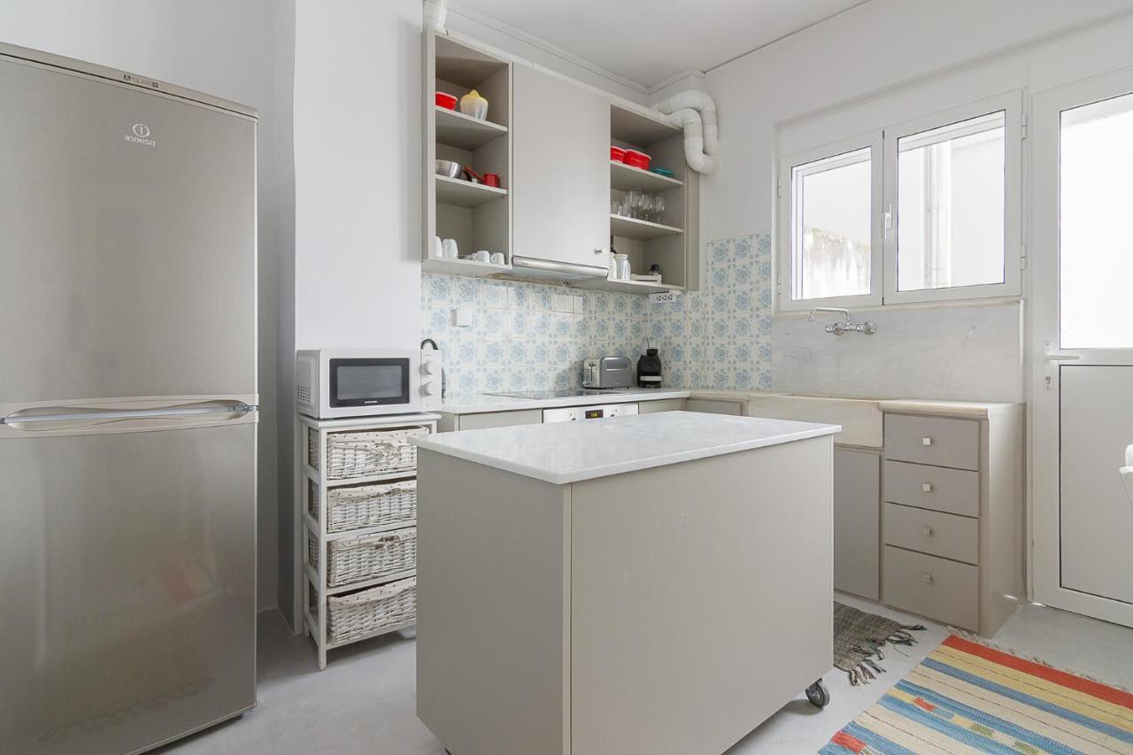 A Modern 2-Bedroom Apartment Near Areios Pagos เอเธนส์ ภายนอก รูปภาพ